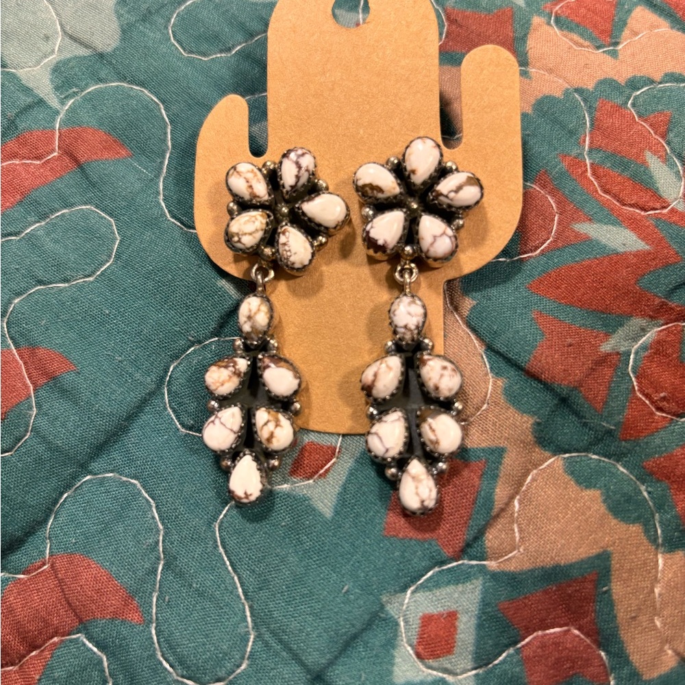 Floral Black and White Jewelry Set - Picture 2 of 5